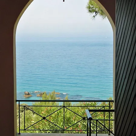 Appartement With Swimming Pool And Sea View - *