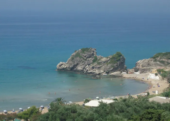With Swimming Pool And Sea View - *