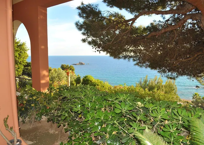 Апартаменты With Swimming Pool And Sea View -